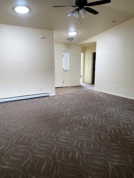 Building Photo - 222 Narrow Leaf Dr
