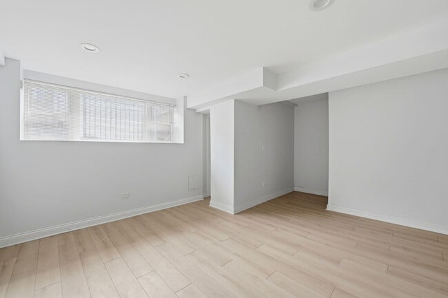 Building Photo - 2618 W Augusta Blvd