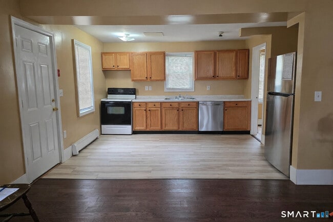 Building Photo - 19 Goff St