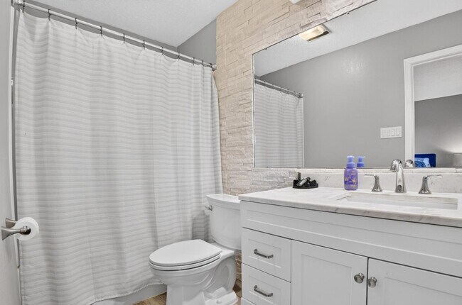 Building Photo - 5316 Loring Dr