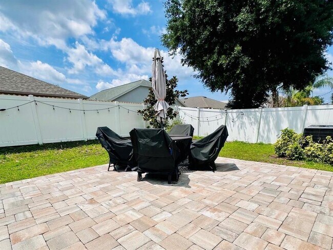 Building Photo - 24900 Oakhaven Ct