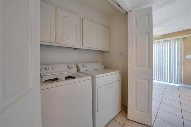 Building Photo - 201 S Las Vegas Trail