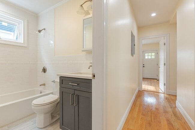 Building Photo - 48 W Tremlett St