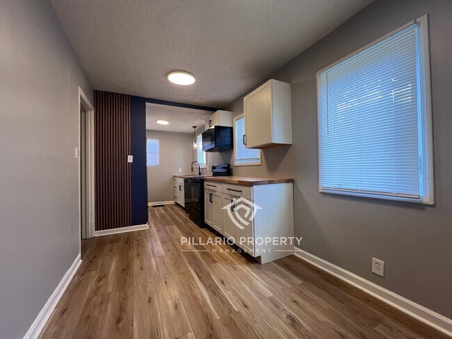 Building Photo - Newly Renovated, 4 Bedroom, 2 Bathroom Home Available NOW!