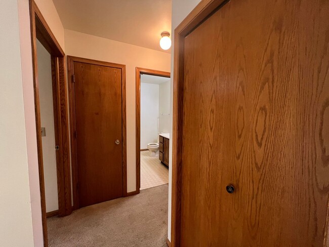 Building Photo - Lacy Road Duplex