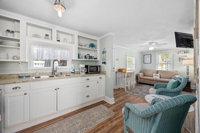 Building Photo - 347 Seabreeze Dr