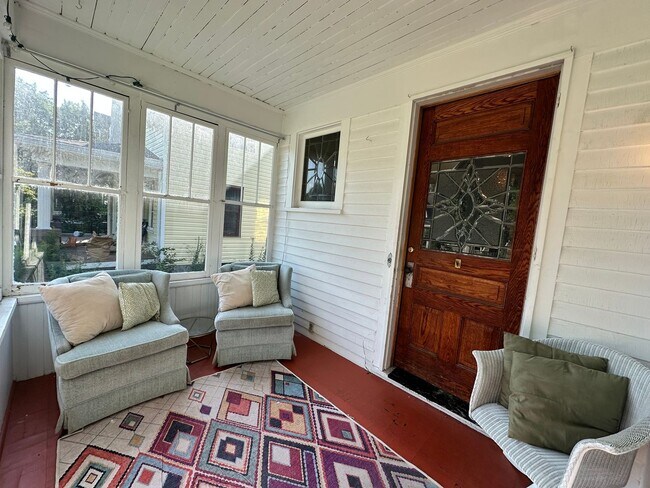 Building Photo - Fully Furnished 3 Bedroom Historic Home in Minneapolis