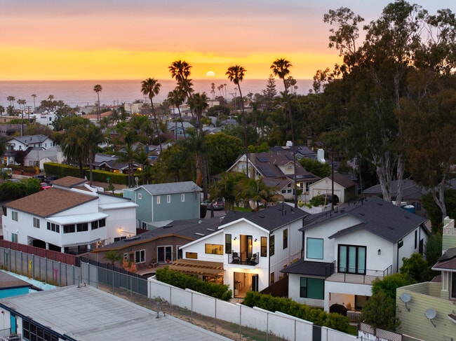 Building Photo - 623 Colima St