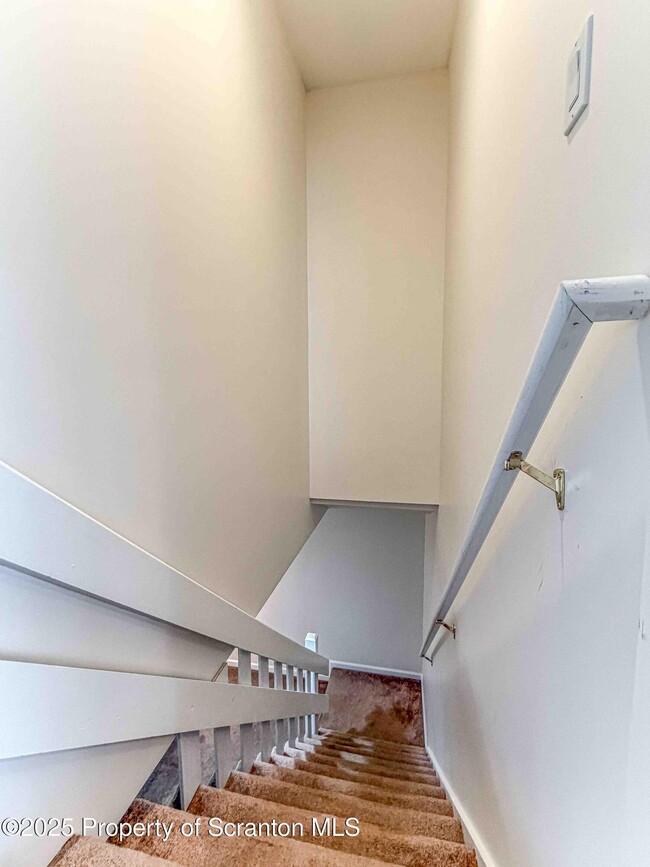 Building Photo - 4013 Pond View Dr