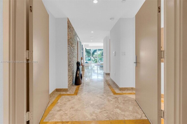 Building Photo - 1331 Brickell Bay Dr