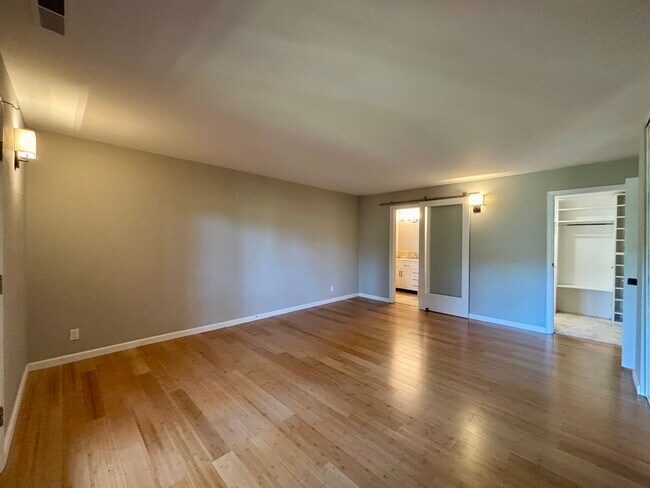 Building Photo - 6207 Westover Dr
