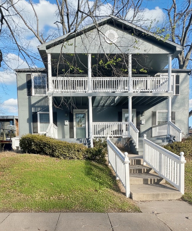 Building Photo - SEE IT NOW: Bright 3-Bed, 2.5-Bath Townhouse with Private Deck & Fenced Yard in Oak Meyer Gardens!