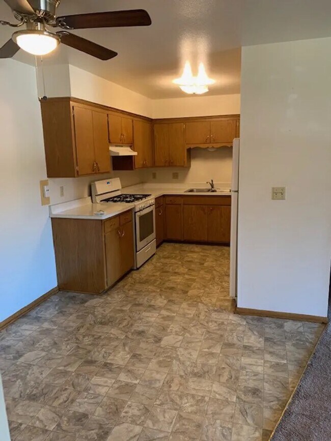 Building Photo - 10538 W Bobolink Ave