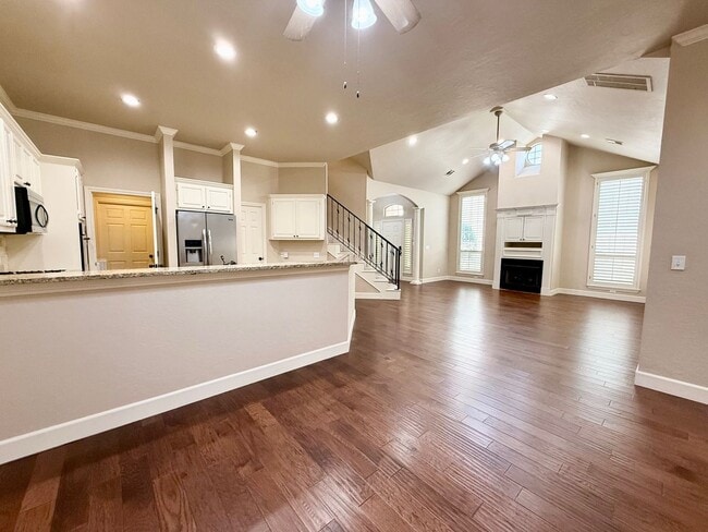 Building Photo - Fantastic Location, Fantastic Exec Home