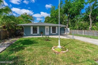 Building Photo - 1702 Carolina Ave