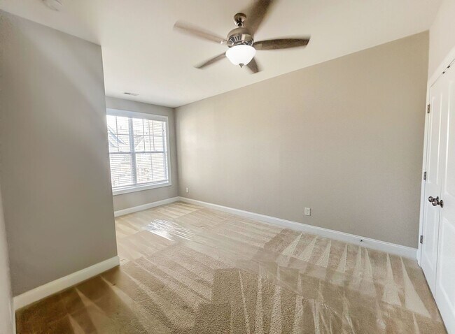 Building Photo - Beautiful 3BD/2.5BA townhome with garage in great Cary community and location!