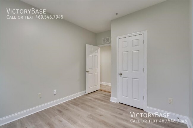 Building Photo - 904 Brady Rd