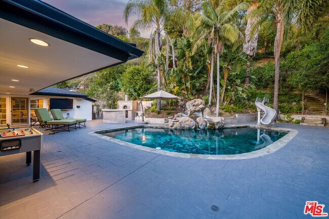 Building Photo - 9023 Alto Cedro Dr