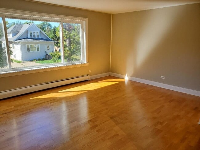 Building Photo - 1328 Webford Ave