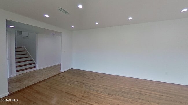 Building Photo - 845 La Grange Ave