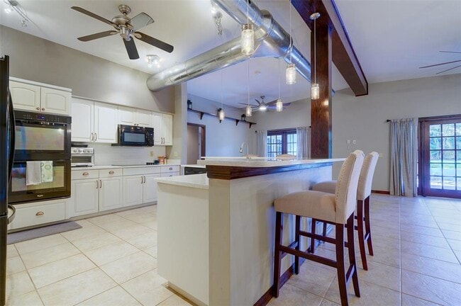 Building Photo - 215 Garden Cir