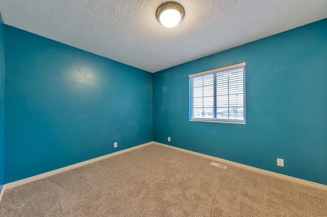 Building Photo - Beautiful Pet Friendly 4 Bed, 3 Bath Farmi...