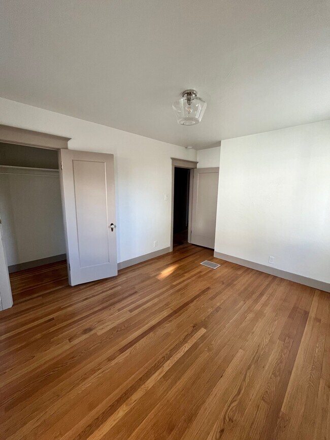 Building Photo - 1039 Humboldt St