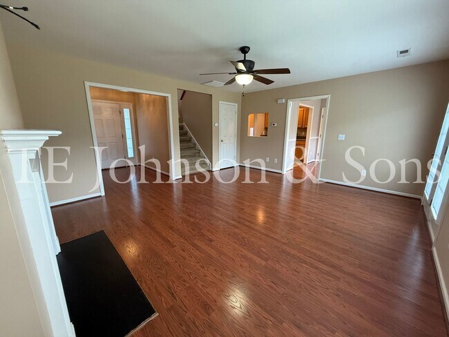 Building Photo - Charming 3-Bedroom Home with Modern Comfor...