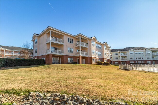Building Photo - 9047 Meadow Vista Rd