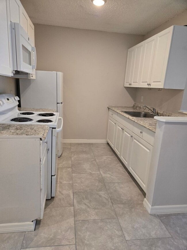 Building Photo - Cute 1/1 in Convenient Location