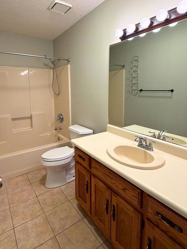 Building Photo - Spacious 3BR/2BA Home with Bonus Spaces & Large Fenced Yard