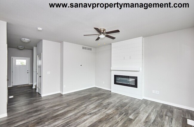 Building Photo - Spacious 3-Bedroom Home with Modern Layout...