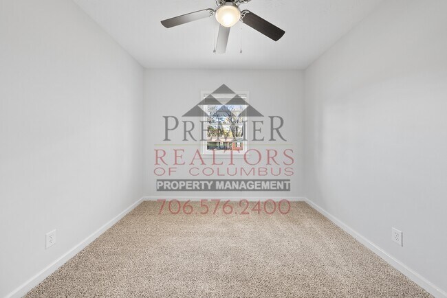 Building Photo - 386 Victory Dr