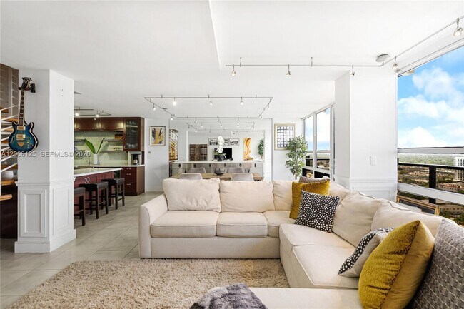 Building Photo - 600 NE 36th St