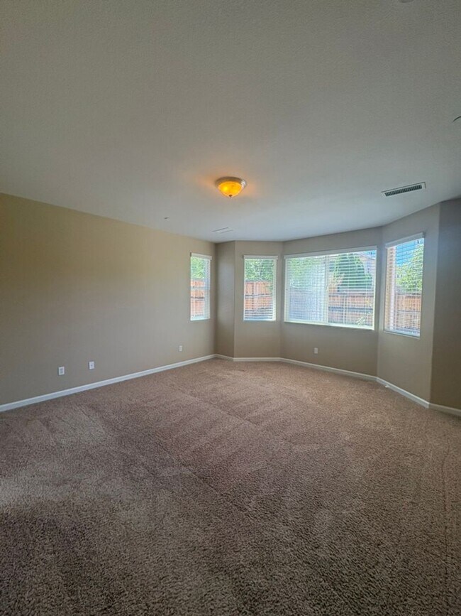 Building Photo - 4 bedroom 3 bath stunner in Sparks