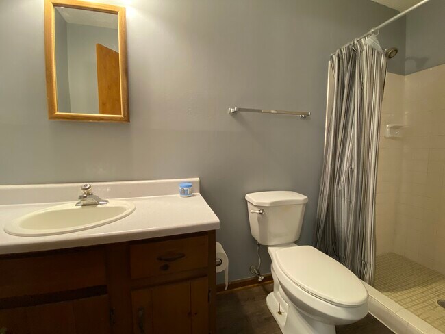 Building Photo - 4068 Buckingham Pl