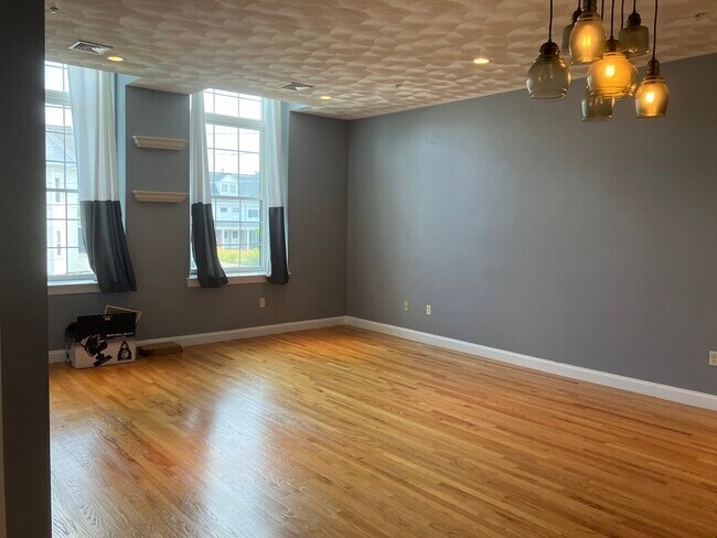 Building Photo - 215 Harvard St