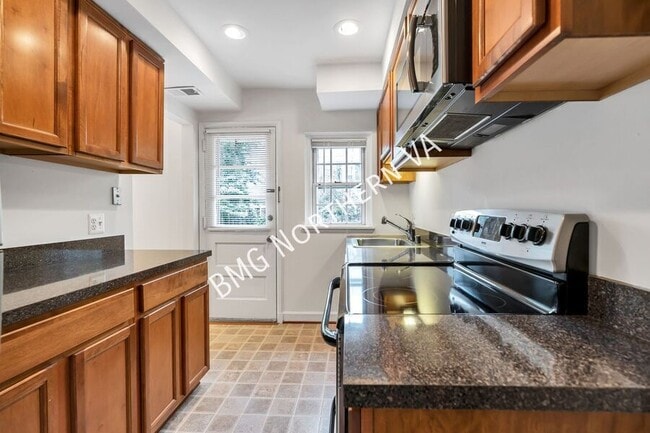 Building Photo - 3612 S Taylor St