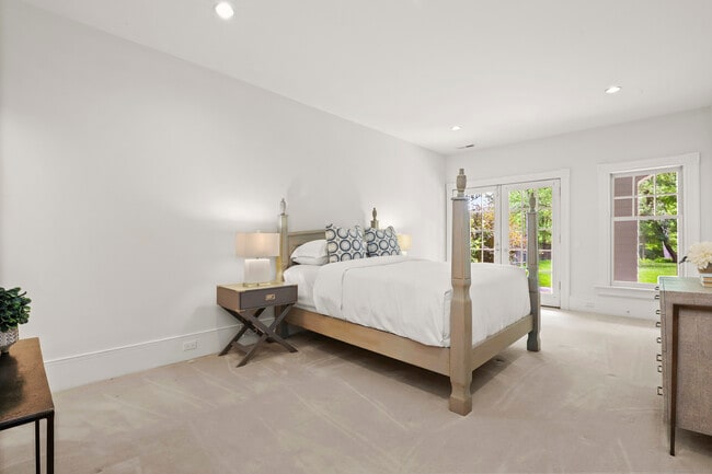 Building Photo - 7 Mayflower Ln