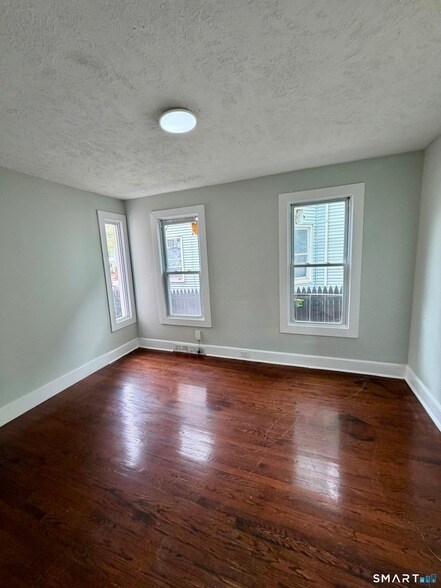 Building Photo - 139 Poplar St