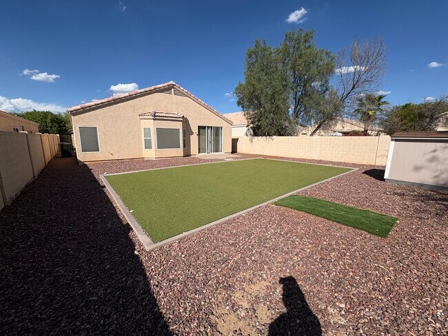 Building Photo - 10739 W Bermuda Dr