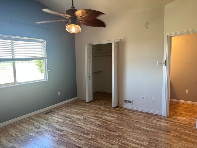 Building Photo - Beautiful 4 Bedroom Home in Layton!