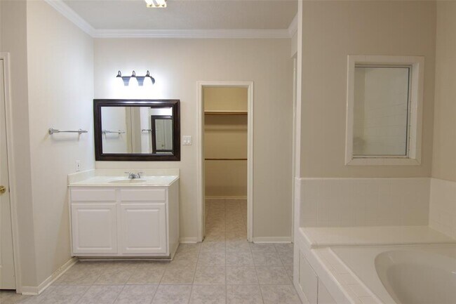 Building Photo - 3107 Waters View Dr