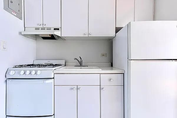 Primary Photo - 108 E 38th St