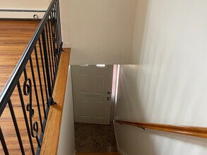 Building Photo - 20 Manor Dr