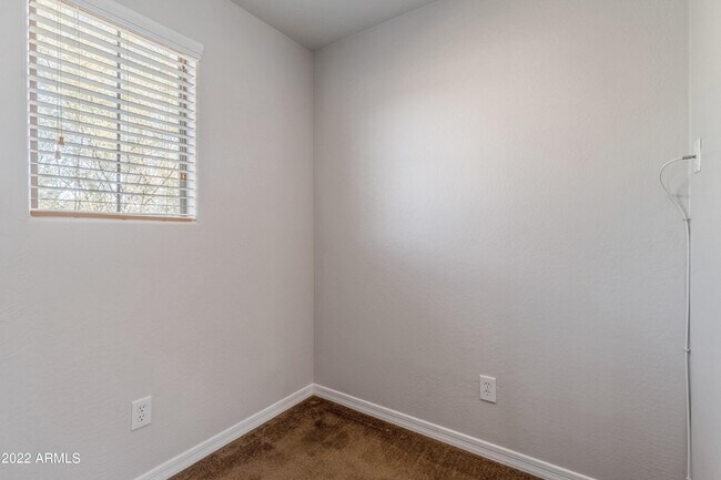 Building Photo - 3983 E Cat Balue Dr