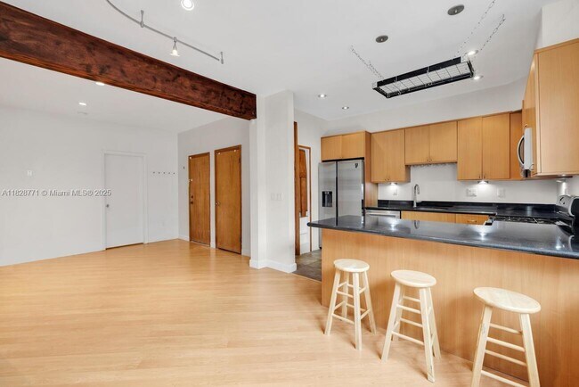 Primary Photo - 305 Jefferson Ave