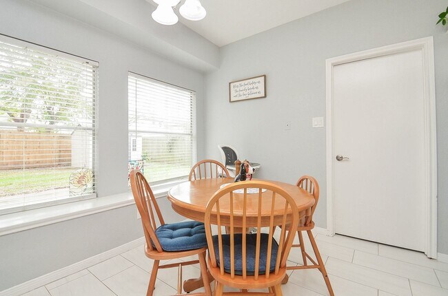 Building Photo - 4614 Rainbow Run