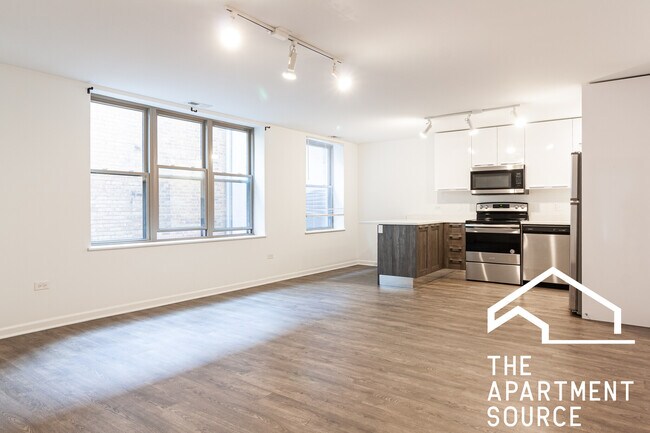 Building Photo - 940 W Winona St