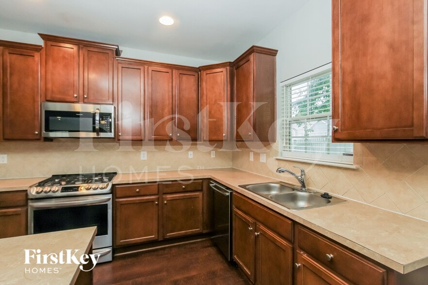 Building Photo - 4204 High Shoals Dr